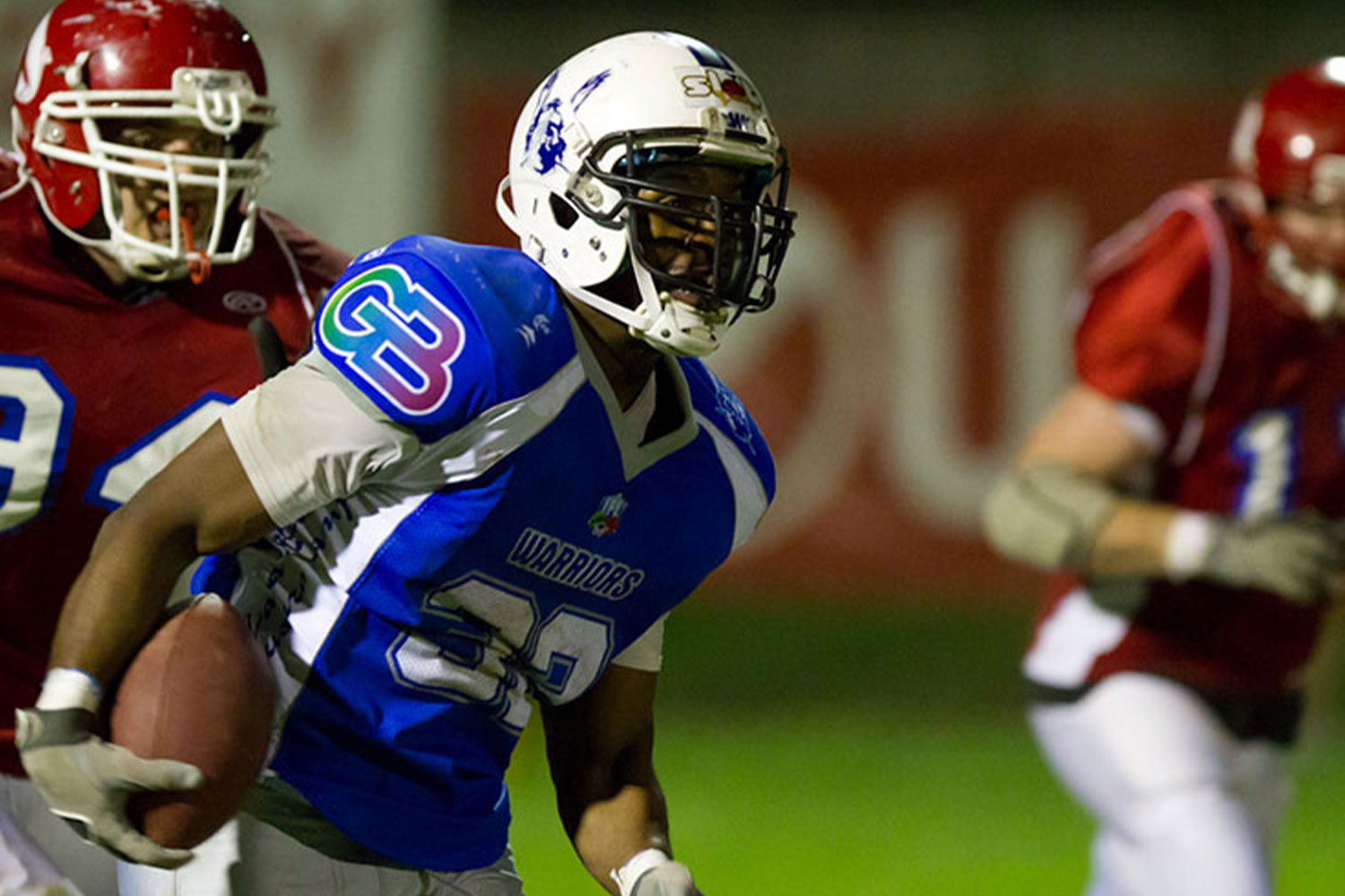 Atleta della squadra di Football americano Warriors Bologna con sponsor GB Gnudi